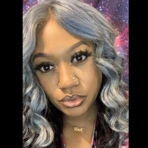 Meet your Posher, Monique